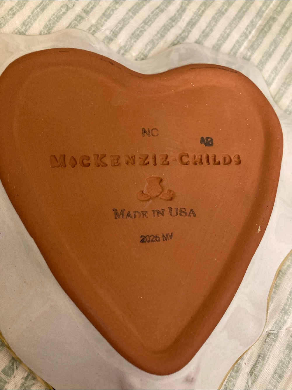 New MacKenzie-Childs Ceramic Heart Plate - Picture 2 of 5
